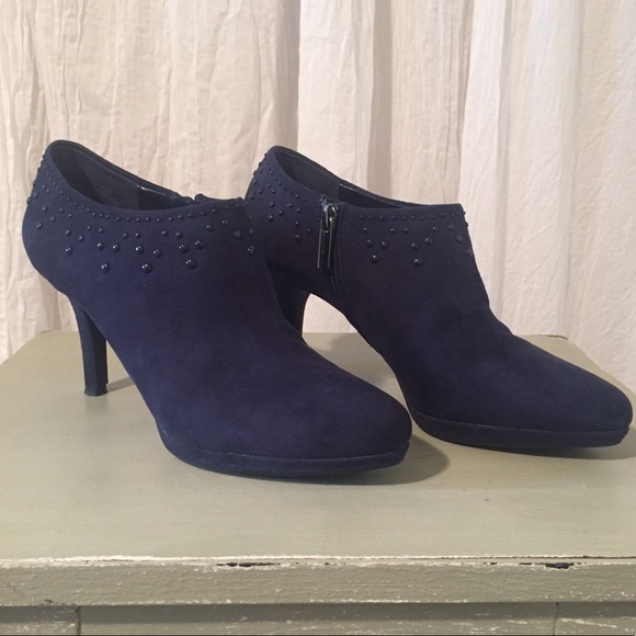 Bandolino Shoes - Bandolino Blue Suede Shoes